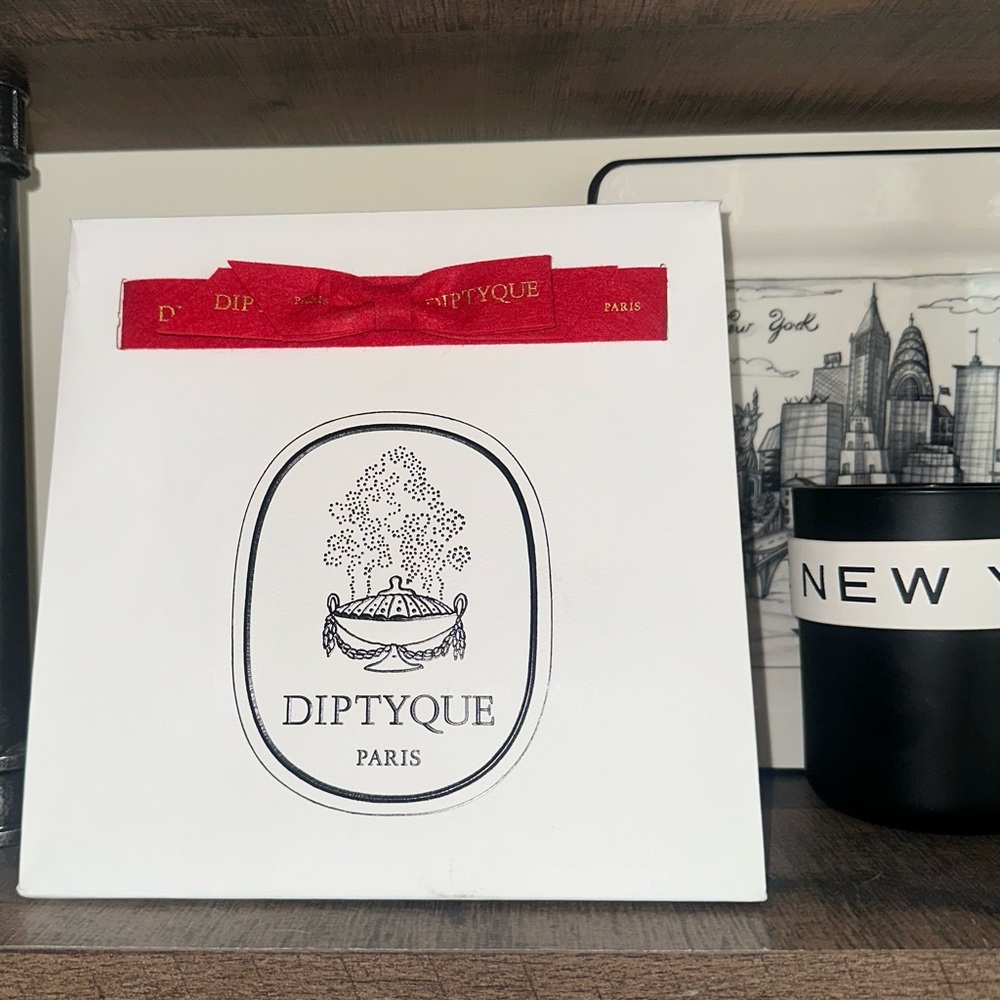 Diptyque Paris White Gift Bag with Red Accent Bow